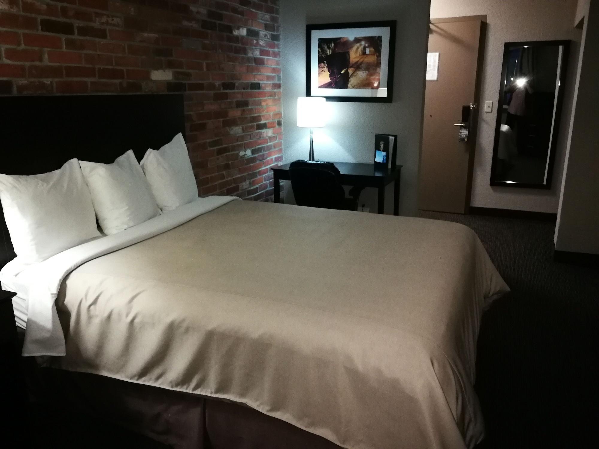 Super 8 By Wyndham Timmins On Hotel Exterior photo