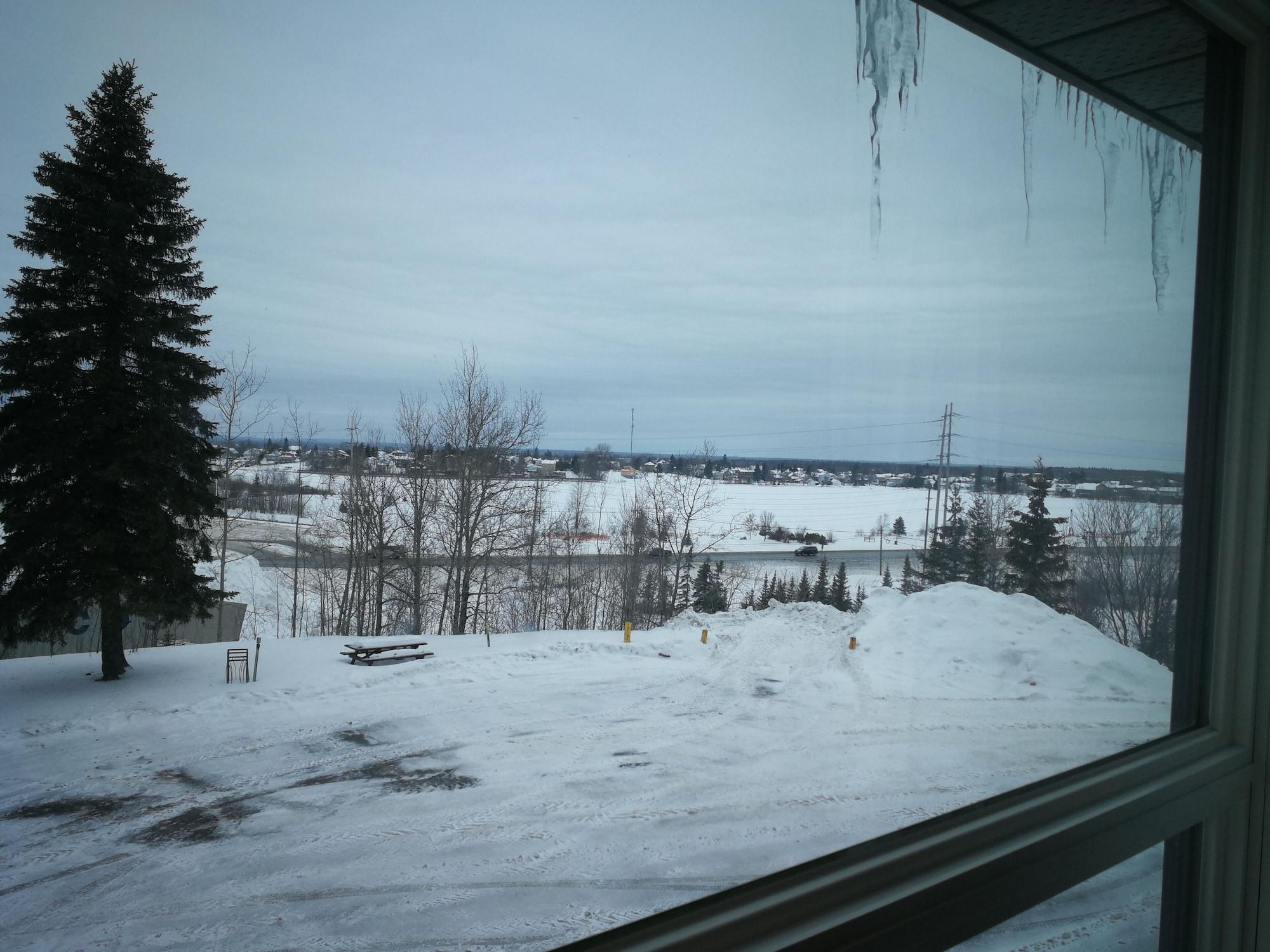 Super 8 By Wyndham Timmins On Hotel Exterior photo