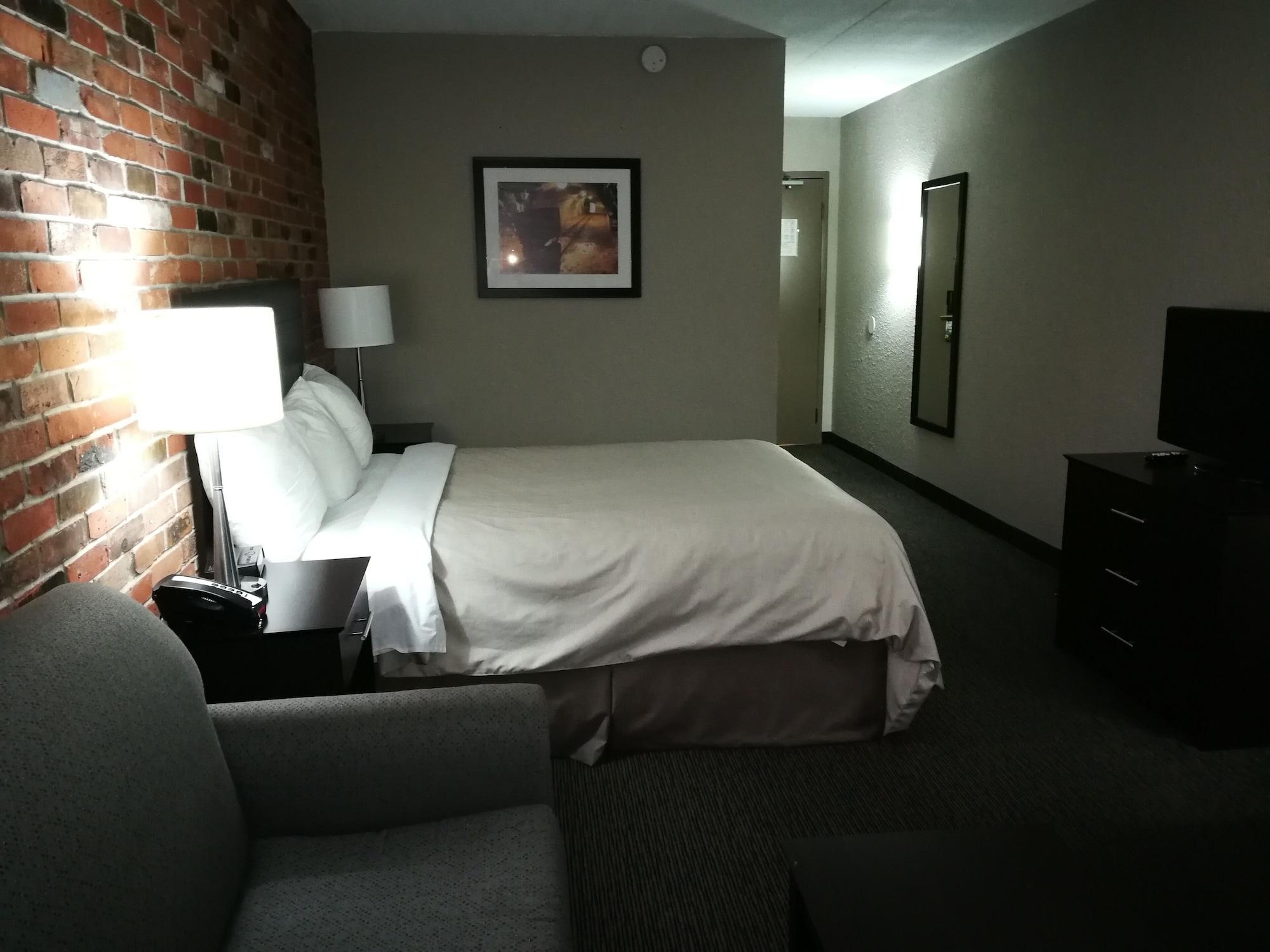 Super 8 By Wyndham Timmins On Hotel Exterior photo