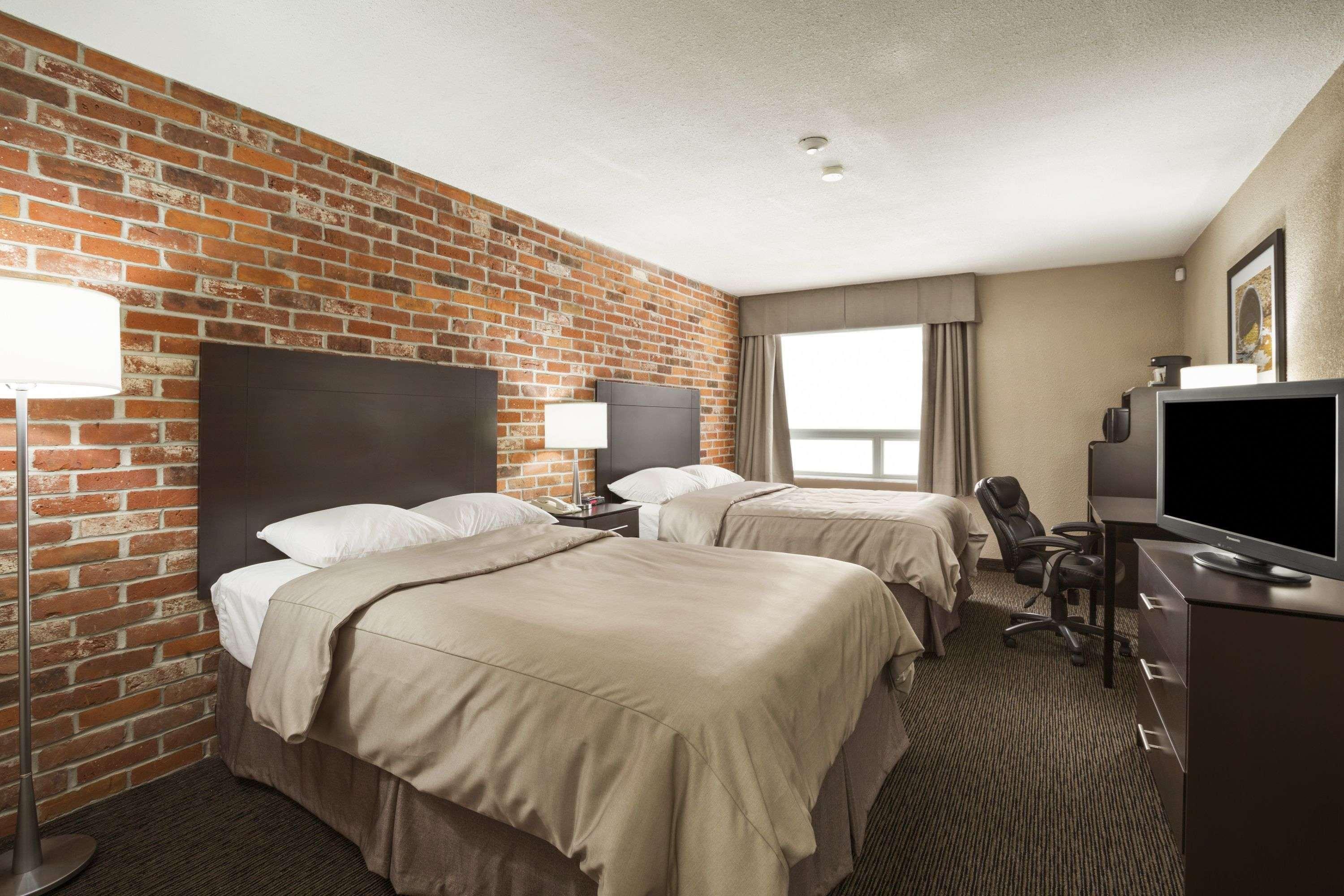 Super 8 By Wyndham Timmins On Hotel Exterior photo