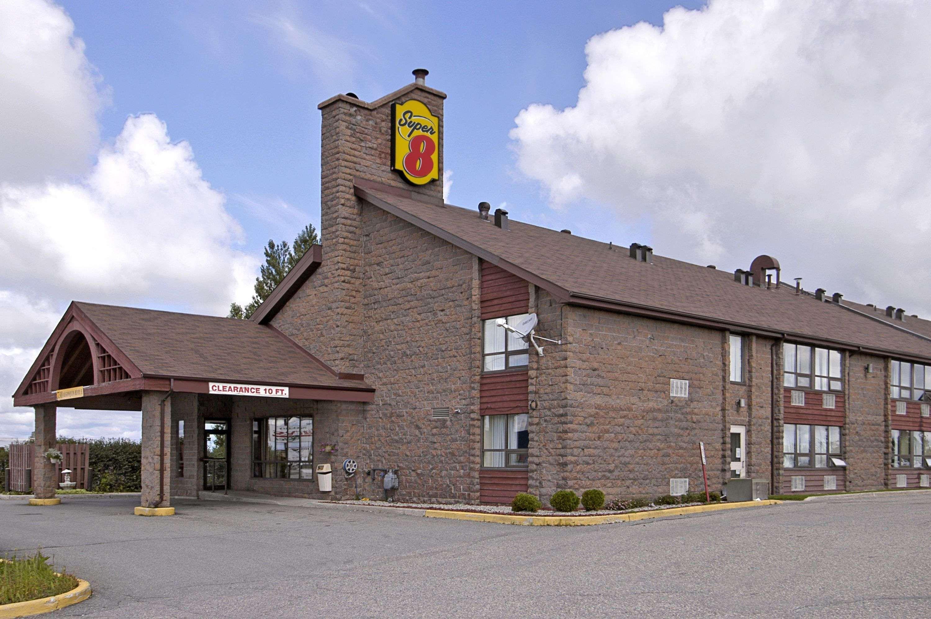 Super 8 By Wyndham Timmins On Hotel Exterior photo