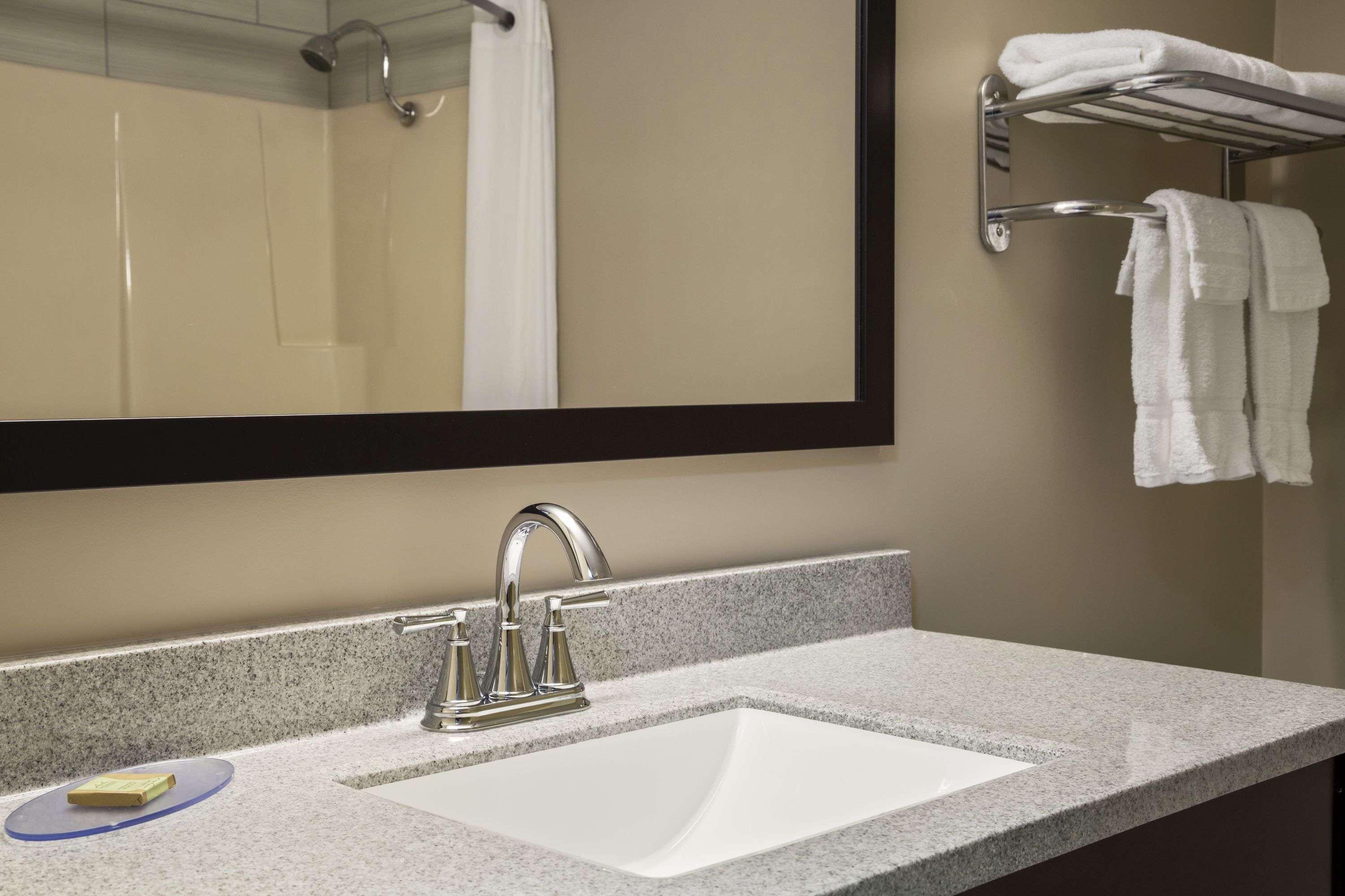 Super 8 By Wyndham Timmins On Hotel Room photo