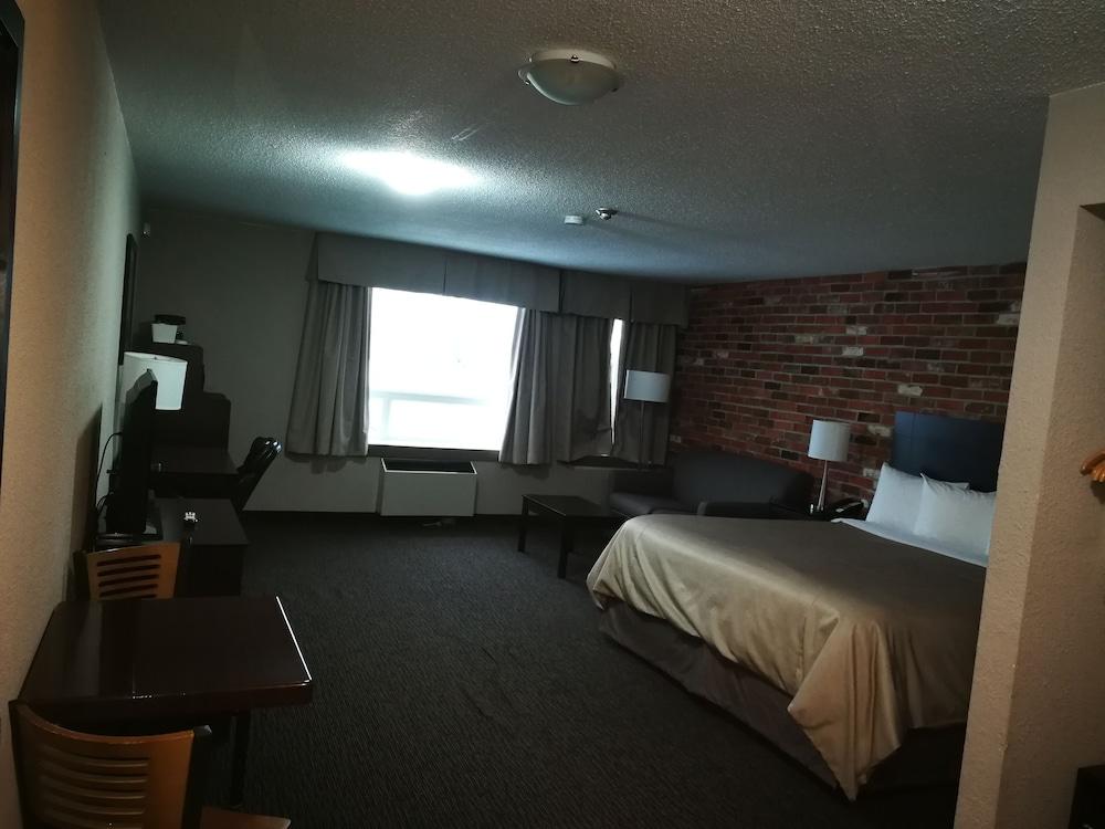 Super 8 By Wyndham Timmins On Hotel Exterior photo